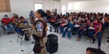 Adolescentes são orientados sobre relacionamento abusivo