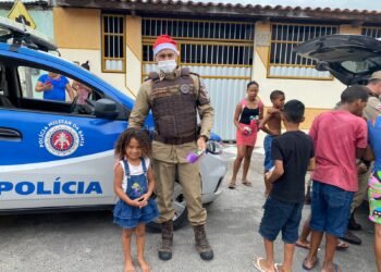 BCS e 64ª CIPM distribuem 500 brinquedos em Feira de Santana