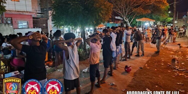 PM encerra festa clandestina em Feira de Santana