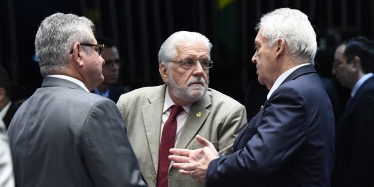 Senadores baianos votam a favor da PEC dos Precatórios; Ciro critica PT