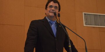 Angelo Almeida apresenta Moção de Solidariedade a profissionais agredidos pela segurança e apoiadores de Bolsonaro em Itamaraju