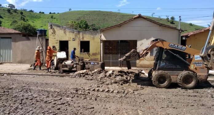 Sindicalistas se unem ao MST em campanha de solidariedade para atender famílias atingidas pelas chuvas