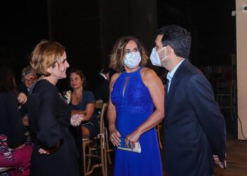 Tereza Paim conquista o prêmio Benchmarking Saúde 2021 na categoria gestão pública