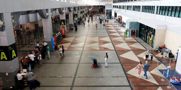 Governo do Estado e Prefeitura de Salvador iniciam testagem e vacinação contra a Covid-19 no aeroporto da capital