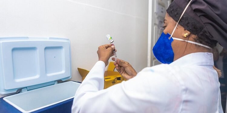 Salvador pode vacinar até 60 mil contra gripe nesta sexta em mega operação