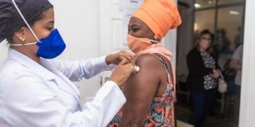 Prefeitura amplia número de postos com vacina da gripe em Salvador
