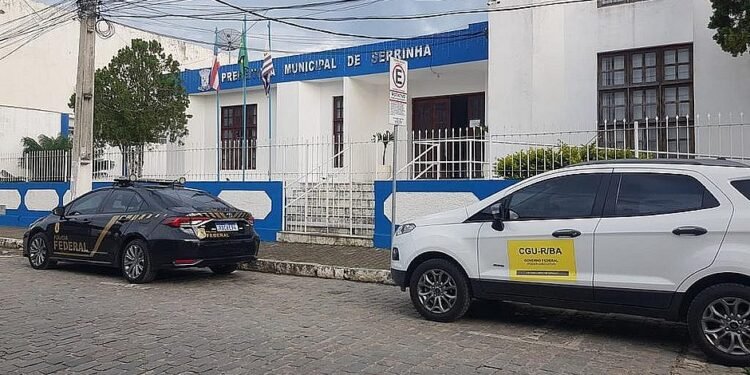 Serrinha pagou R$ 52 mil por monitores que custavam R$ 12 mil