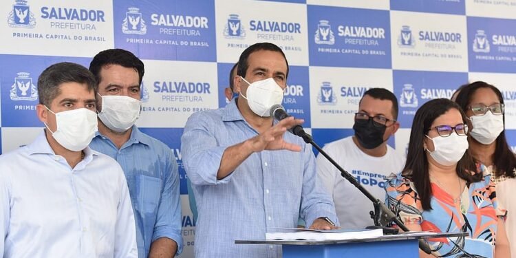 Prefeito diz que está recebendo propostas de novos formatos para o Carnaval