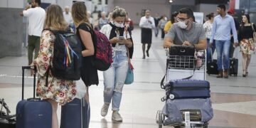 Prefeitura vai fazer testes de covid-19 em turistas no aeroporto