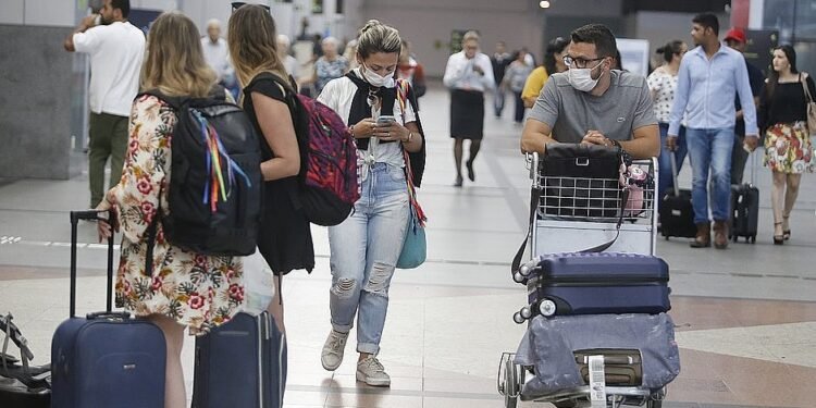 Prefeitura vai fazer testes de covid-19 em turistas no aeroporto