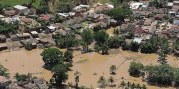 Governo do Estado inicia triagem para reconstrução de casas destruídas pela chuva