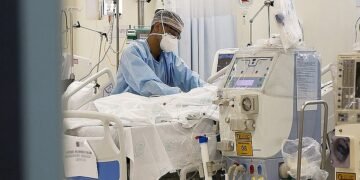 Aumento da ocupação de UTI covid e fator RT acendem alerta na prefeitura