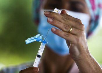 Vacinação contra gripe é retomada para dose complementar de crianças em Salvador