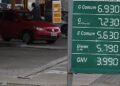 Mesmo sem reajuste da Petrobras, preço da gasolina chega a R$ 7,30 em Salvador