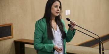 Deputada critica passaporte da vacinação: ‘Cerceia a liberdade do povo’