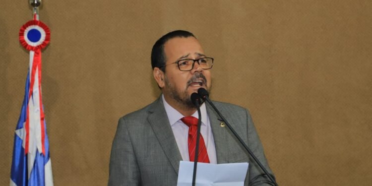 ALBA: Jacó comemora aprovação de projeto do Executivo que institui a Bolsa Revalida Bahia