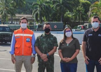 Salvador envia 25 toneladas de donativos e 2 carros pipa ao extremo sul nesta segunda