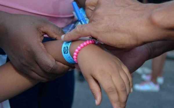 Prefeitura realiza campanha de identificação de crianças na Vila do Natal