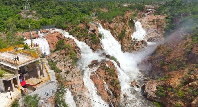 Cachoeira de Paulo Afonso volta a ficar visível e aquece turismo na região do São Francisco