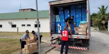 Ação solidária da Drogaria São Paulo entrega um caminhão de donativos para a sede da Cruz Vermelha de Ilhéus