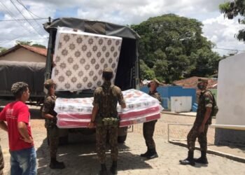 Colchões enviados pelo Governo do Estado são distribuídos em Ibicaraí, Itabuna e Ibicuí