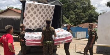 Colchões enviados pelo Governo do Estado são distribuídos em Ibicaraí, Itabuna e Ibicuí