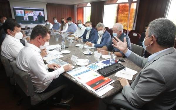 Após primeira reunião de 2022, Rui diz que cadastramento de desabrigados é prioridade