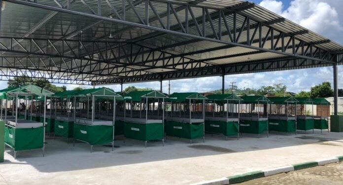 População de Camacã recebe feira livre requalificada pelo Governo do Estado