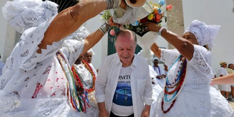 ‘Tô com uma saúde de ferro’, diz Leão após exames em São Paulo