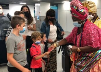 Argentinos começam a chegar para aproveitar o verão na Bahia