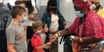 Argentinos começam a chegar para aproveitar o verão na Bahia