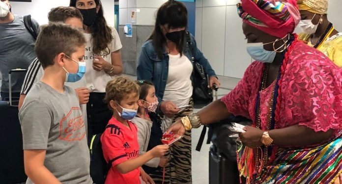 Argentinos começam a chegar para aproveitar o verão na Bahia