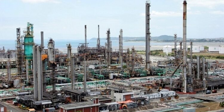 Sindicombustíveis Bahia questiona repasse de  ICMS congelado dos combustíveis pela Acelen