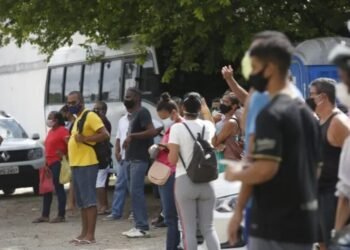 Testagem em Brotas tem fila grande e muitos positivos para covid