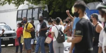 Testagem em Brotas tem fila grande e muitos positivos para covid