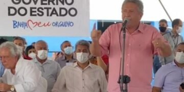 Em evento do governo, Caetano exclui Leão ao homenagear Rui, Wagner e Otto