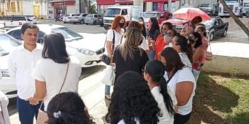 Professores de Jaguaquara protestam por não pagamento do Fundeb