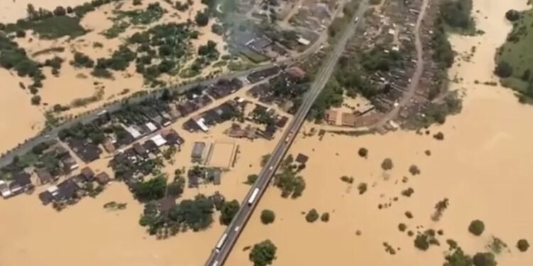 Prefeitos cobram planos dos governos para reconstruir cidades