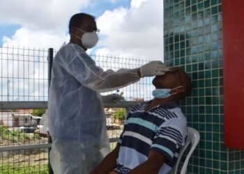 Feira de Santana limita testagens após alta de casos em agentes