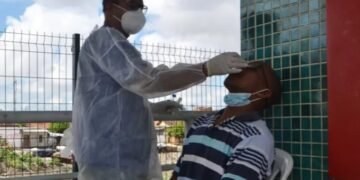 Feira de Santana limita testagens após alta de casos em agentes