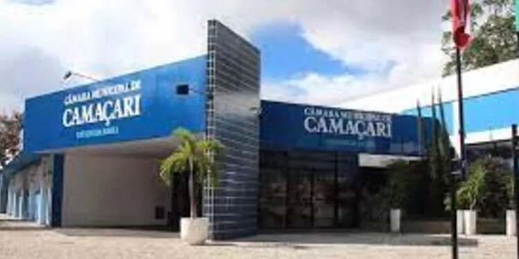 Camaçari: oposição protesta contra PL de prefeito