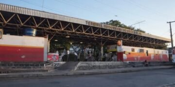 Comerciantes de Simões Filho reclamam de atraso em obra