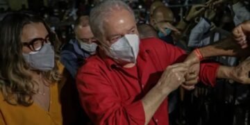 Lula lidera pesquisa e pode ganhar eleição no primeiro turno