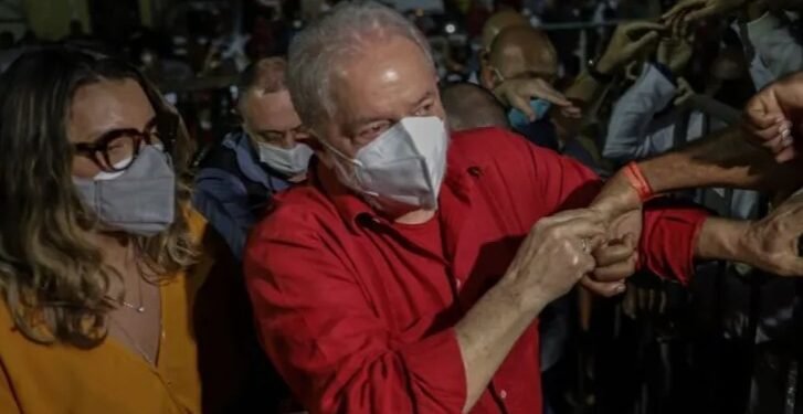 Lula lidera pesquisa e pode ganhar eleição no primeiro turno