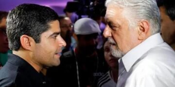 ACM Neto lidera pesquisa; Wagner toma dianteira com Lula