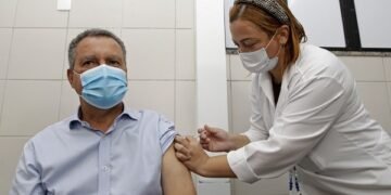 Rui Costa recebe 3ª dose de vacina contra a Covid-19