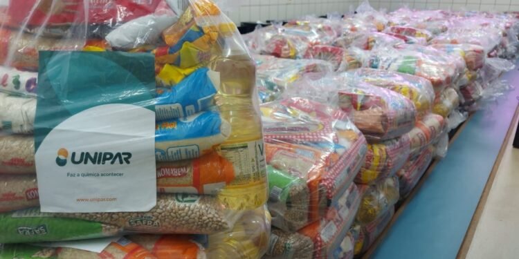 Unipar doa 5 mil cestas básicas para famílias vítimas das enchentes na Bahia