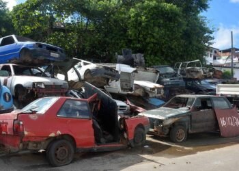 Operação removeu 845 sucatas de veículos das ruas de Salvador em 2021