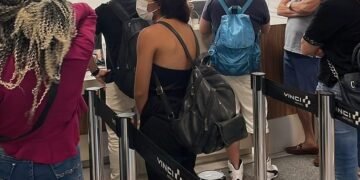 Casos de covid em tripulação cancelam 14 voos no aeroporto de Salvador