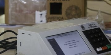 Bolsonaro sanciona volta da propaganda partidária, mas veta compensação a emissoras